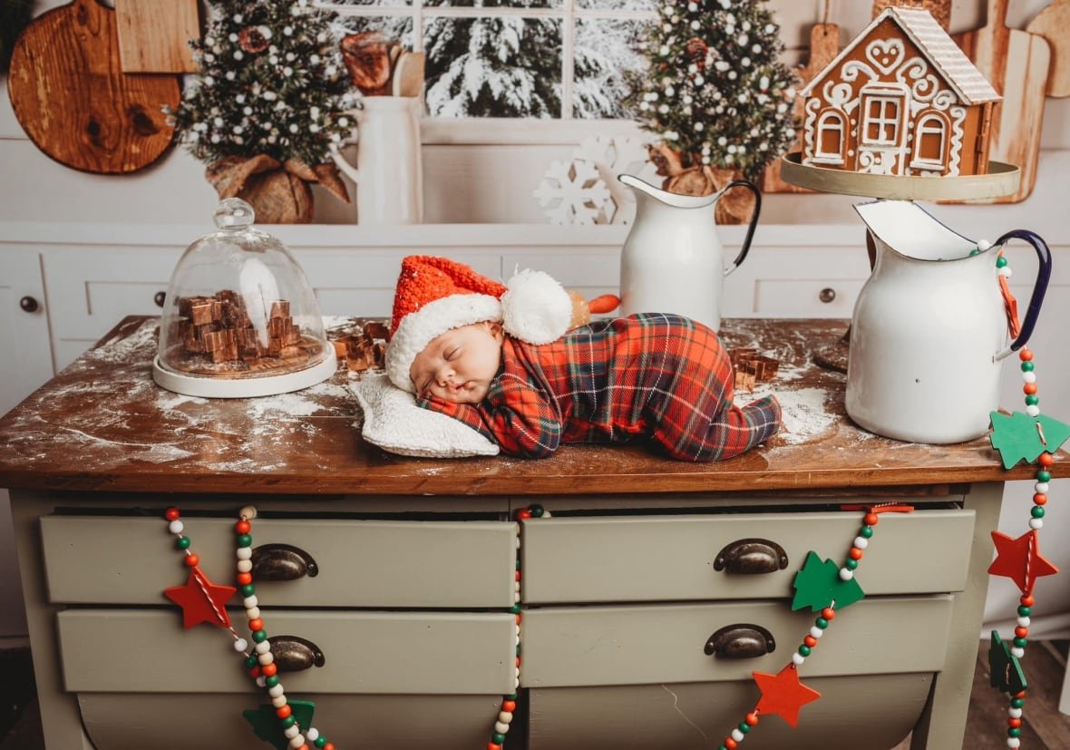 evalynn-christmas A baby in a christmas photo.