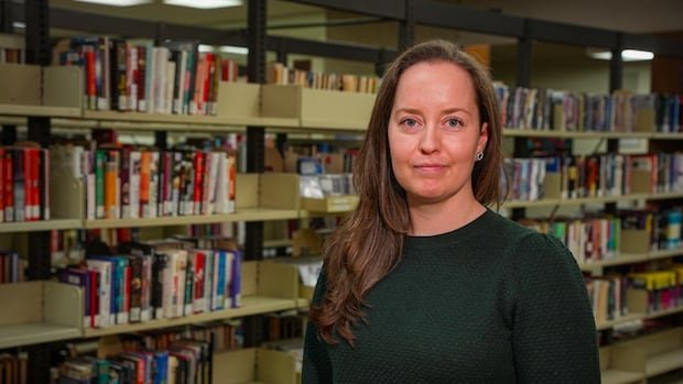 ‘Astronomical’ hold queues on year’s top e-books frustrate readers, libraries