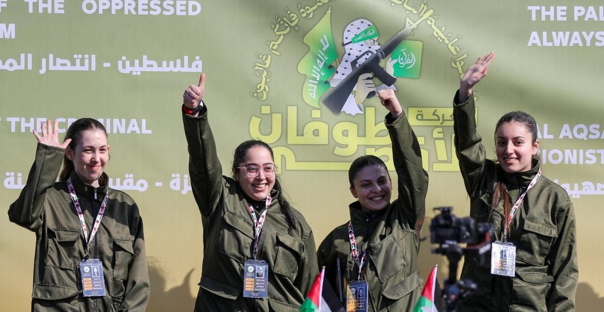 israel-palestinians-gaza-ceasefire-2 Four women dressed in military uniforms smile and wave.