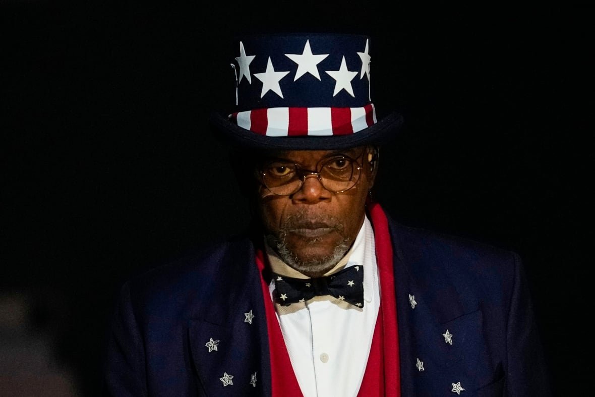 aptopix-super-bowl-football A person is seen dressed like Uncle Sam.