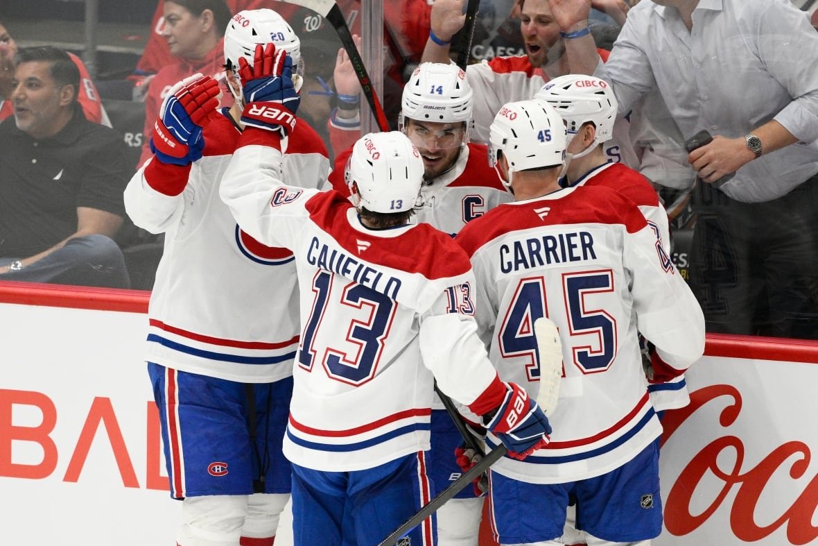 canadiens-capitals-hockey-2 Several players with the Montreal Canadiens celebrating a goal.