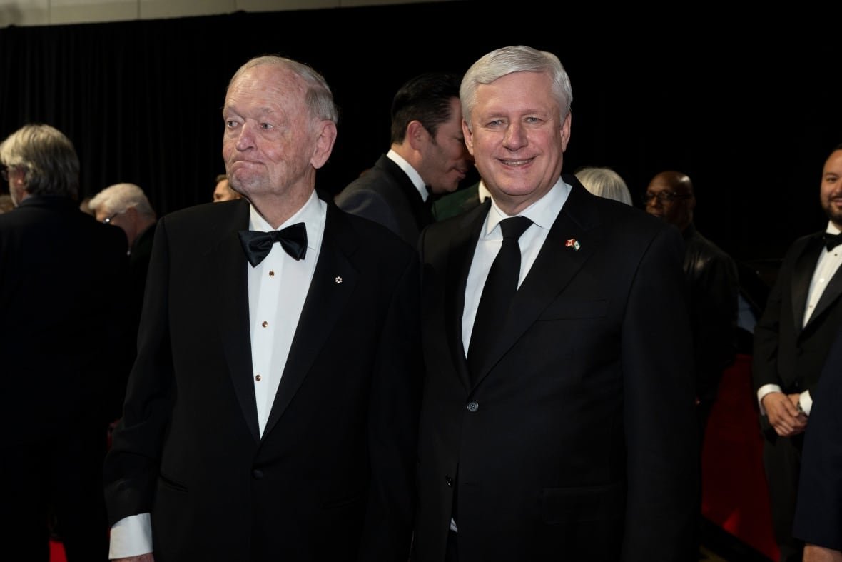 ent-canada-s-walk-of-fame-20231202 Former prime ministers Jean Chretien, left, and Stephen Harper, right, attend Canada's Walk of Fame's 25th Anniversary gala in Toronto, on Saturday, Dec. 2, 2023.