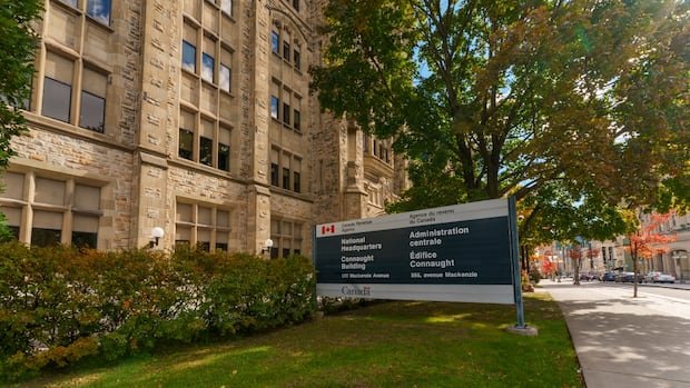 Federal public service shrinks for 1st time in a decade Federal public service shrinks for 1st time in a decade