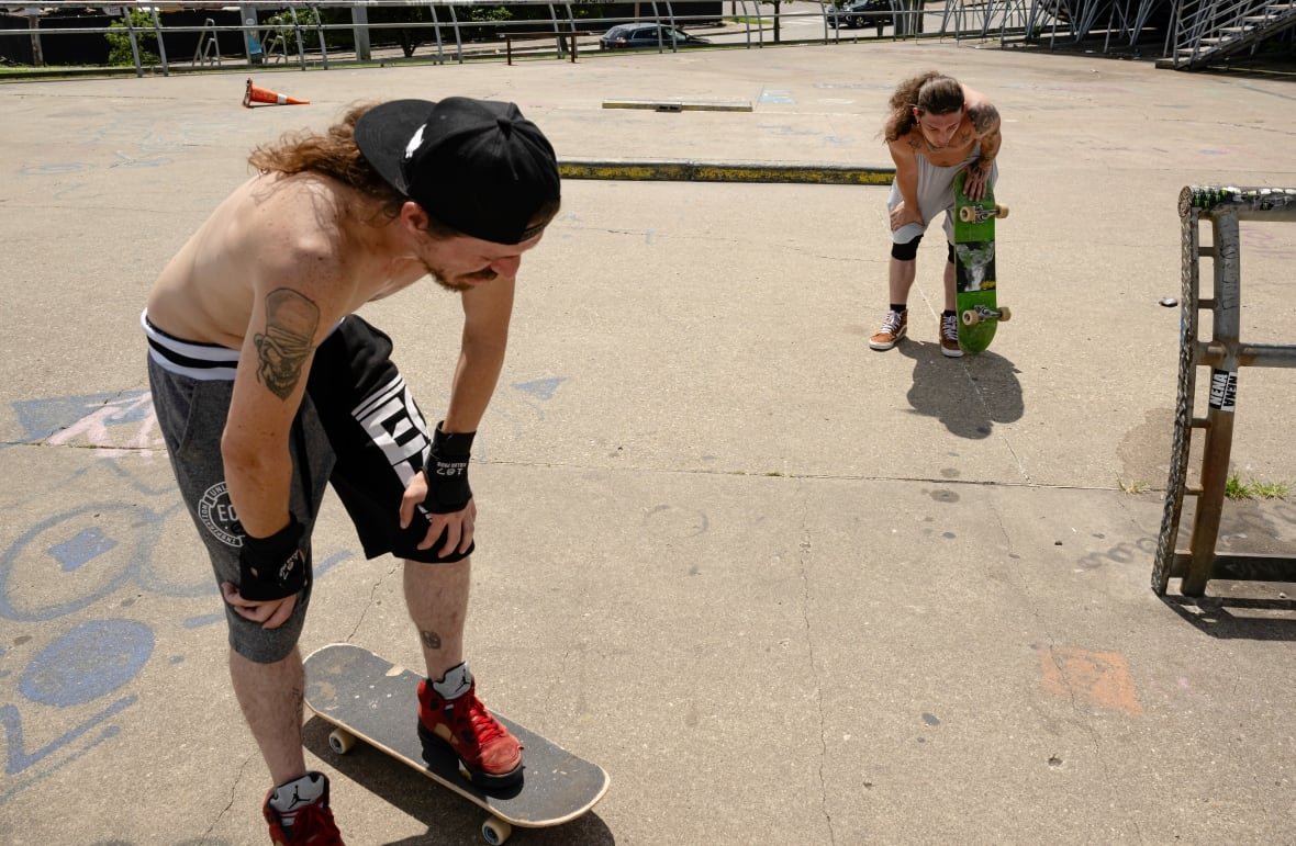 heat-waves-weather Skateboarders Anthony Eadens and Tommy Wright catch their breath after skating at the Dave Armstrong Extreme Park on Sunday, June 22, 2025, in Louisville, Ky.