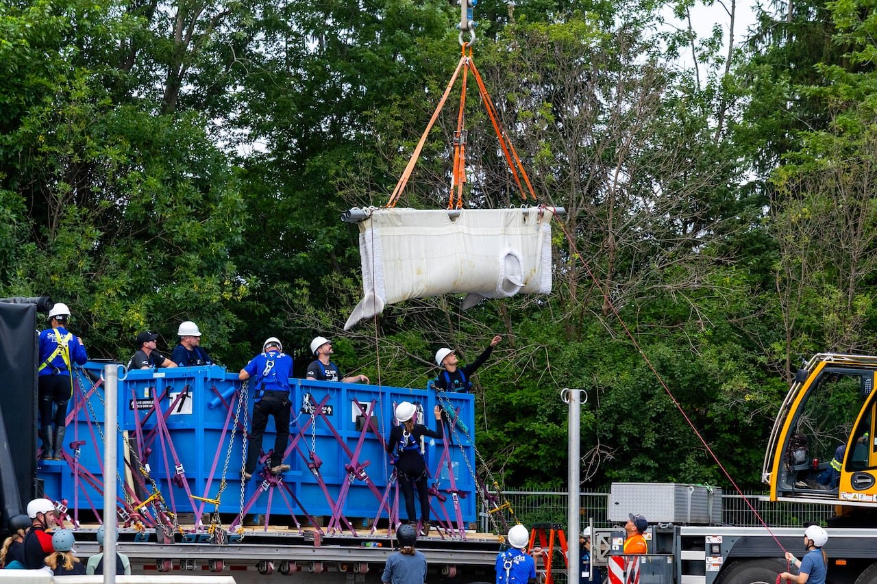 Beluga whale 'Frankie' being transported from Marineland to a U.S. aquarium